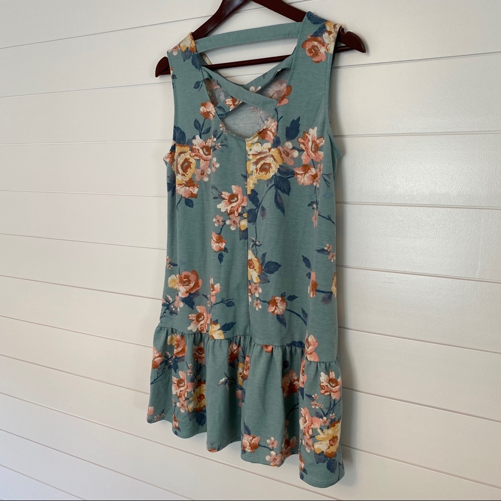 Dress - Picture 2 of 4
